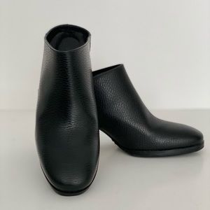 NWOT Rachel Comey size 7.5 Black Leather Mules